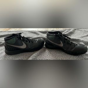 Kyrie 1 Size 9 Black